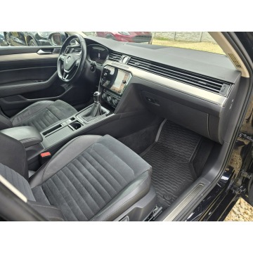 Volkswagen Passat  Kombi 2019,  2.0 diesel - Na sprzedaż za 63 000 zł - Sosnowiec - zdjęcie 11