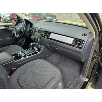 Volkswagen Touareg  SUV 2016,  3.0 diesel, automat - Na sprzedaż za 79 900 zł - Sosnowiec - zdjęcie 10