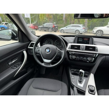 BMW 3GT  Liftback 2020,  2.0 benzyna, automat - Na sprzedaż za 84 800 zł - Pęcice - zdjęcie 3