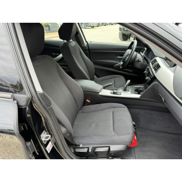 BMW 3GT  Liftback 2020,  2.0 benzyna, automat - Na sprzedaż za 84 800 zł - Pęcice - zdjęcie 5