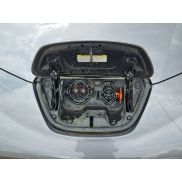 Nissan Leaf  Hatchback 2016 elektryczny, automat - Na sprzedaż za 24 255 zł - Warszawa - zdjęcie 9