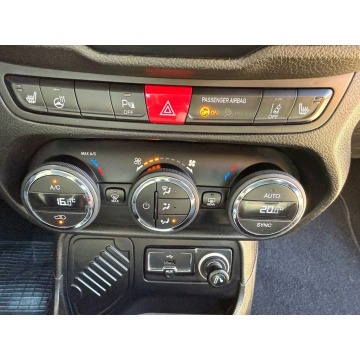 Jeep Renegade  SUV 2016,  1.4 benzyna - Na sprzedaż za 45 900 zł - Ruda Śląska - zdjęcie 11