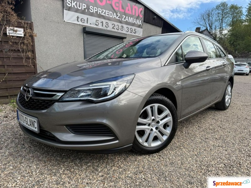 Opel Astra 2017,  1.4 benzyna - Na sprzedaż za 38 900 zł - Ruda Śląska