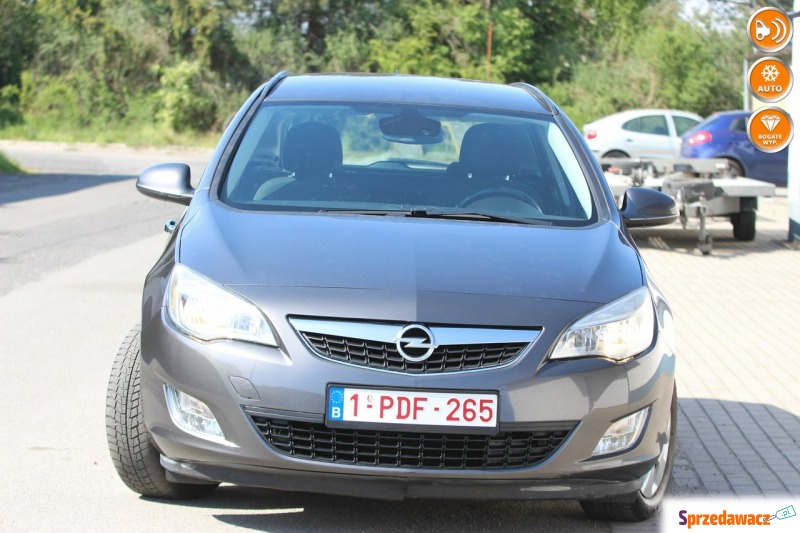 Opel Astra  Kombi 2011,  1.7 diesel - Na sprzedaż za 12 399 zł - Nysa
