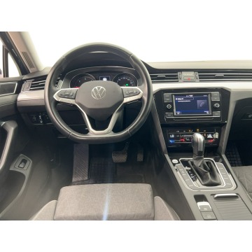 Volkswagen Passat  Kombi 2023,  2.0 diesel, automat - Na sprzedaż za 75 500 zł - Warszawa - zdjęcie 9