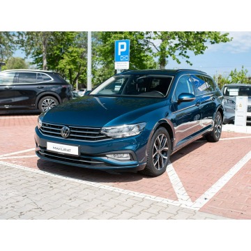 Volkswagen Passat  Kombi 2023,  2.0 diesel, automat - Na sprzedaż za 72 840 zł - Gdynia - zdjęcie 2