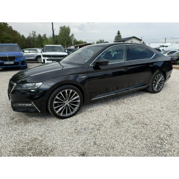Skoda Superb  Hatchback 2020,  2.0 benzyna, automat - Na sprzedaż za 119 900 zł - Pęcice - zdjęcie 4
