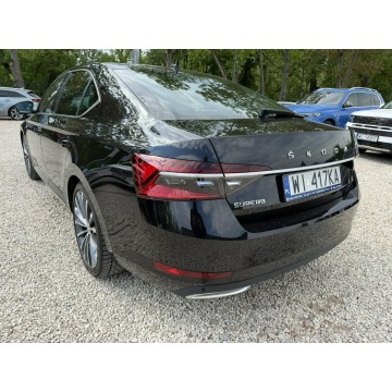 Skoda Superb  Hatchback 2020,  2.0 benzyna, automat - Na sprzedaż za 119 900 zł - Pęcice - zdjęcie 8