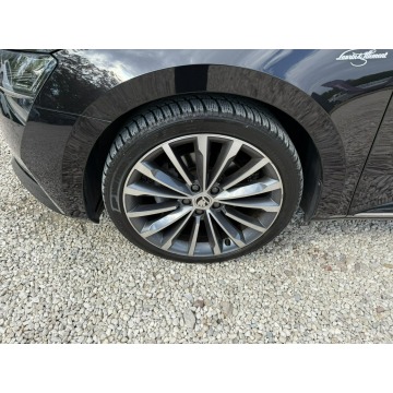 Skoda Superb  Hatchback 2020,  2.0 benzyna, automat - Na sprzedaż za 119 900 zł - Pęcice - zdjęcie 5