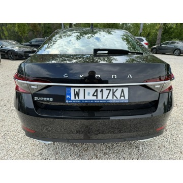 Skoda Superb  Hatchback 2020,  2.0 benzyna, automat - Na sprzedaż za 119 900 zł - Pęcice - zdjęcie 9