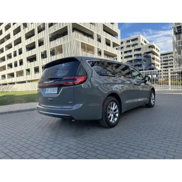 Chrysler Pacifica  Minivan/Van 2023,  3.6 benzyna, automat - Na sprzedaż za 150 000 zł - Warszawa - zdjęcie 4