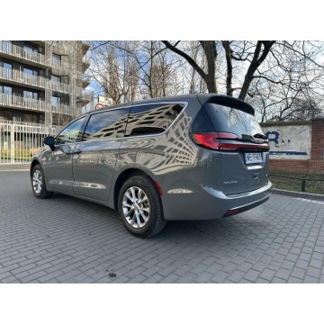 Chrysler Pacifica  Minivan/Van 2023,  3.6 benzyna, automat - Na sprzedaż za 150 000 zł - Warszawa - zdjęcie 3