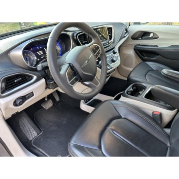 Chrysler Pacifica  Minivan/Van 2023,  3.6 benzyna, automat - Na sprzedaż za 150 000 zł - Warszawa - zdjęcie 5