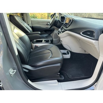 Chrysler Pacifica  Minivan/Van 2023,  3.6 benzyna, automat - Na sprzedaż za 150 000 zł - Warszawa - zdjęcie 8