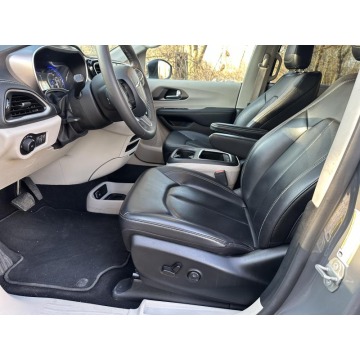 Chrysler Pacifica  Minivan/Van 2023,  3.6 benzyna, automat - Na sprzedaż za 150 000 zł - Warszawa - zdjęcie 6