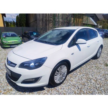 Opel Astra  Hatchback 2013,  1.6 benzyna - Na sprzedaż za 20 600 zł - Harklowa - zdjęcie 1