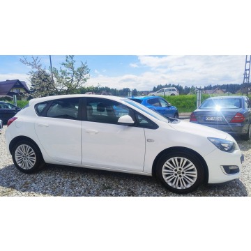 Opel Astra  Hatchback 2013,  1.6 benzyna - Na sprzedaż za 20 600 zł - Harklowa - zdjęcie 4