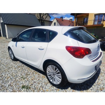 Opel Astra  Hatchback 2013,  1.6 benzyna - Na sprzedaż za 20 600 zł - Harklowa - zdjęcie 6