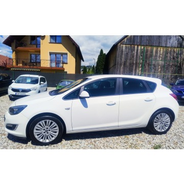 Opel Astra  Hatchback 2013,  1.6 benzyna - Na sprzedaż za 20 600 zł - Harklowa - zdjęcie 5