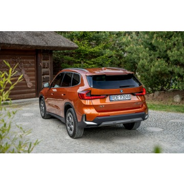 BMW X1  SUV 2022,  2.0 benzyna, automat - Na sprzedaż za 127 777 zł - Ropczyce - zdjęcie 2