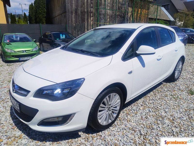 Opel Astra  Hatchback 2013,  1.6 benzyna - Na sprzedaż za 20 600 zł - Harklowa