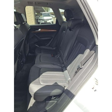 Audi Q5  SUV 2021,  2.0 benzyna, automat - Na sprzedaż za 45 000 zł - Tarnów - zdjęcie 9