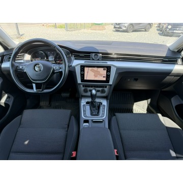 Volkswagen Passat  Kombi 2019,  2.0 diesel, automat - Na sprzedaż za 59 900 zł - Wrocław - zdjęcie 4