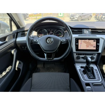 Volkswagen Passat  Kombi 2019,  2.0 diesel, automat - Na sprzedaż za 59 900 zł - Wrocław - zdjęcie 5