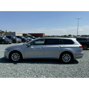 Volkswagen Passat  Kombi 2019,  2.0 diesel, automat - Na sprzedaż za 59 900 zł - Wrocław - zdjęcie 6