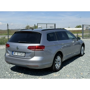 Volkswagen Passat  Kombi 2019,  2.0 diesel, automat - Na sprzedaż za 59 900 zł - Wrocław - zdjęcie 9