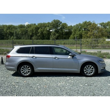 Volkswagen Passat  Kombi 2019,  2.0 diesel, automat - Na sprzedaż za 59 900 zł - Wrocław - zdjęcie 10