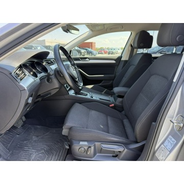Volkswagen Passat  Kombi 2019,  2.0 diesel, automat - Na sprzedaż za 59 900 zł - Wrocław - zdjęcie 11