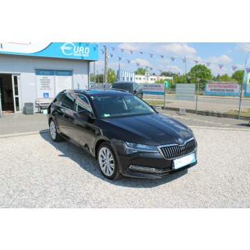 Skoda Superb  Kombi 2021,  2.0 diesel, automat - Na sprzedaż za 92 899 zł - Warszawa - zdjęcie 4