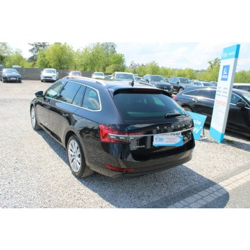 Skoda Superb  Kombi 2021,  2.0 diesel, automat - Na sprzedaż za 92 899 zł - Warszawa - zdjęcie 8