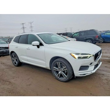 Volvo   SUV 2020,  2.0 benzyna, automat - Na sprzedaż za 41 000 zł - Tarnów - zdjęcie 3