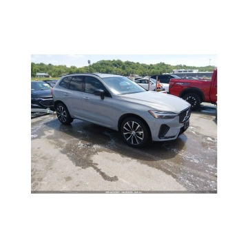 Volvo   SUV 2025,  2.0 benzyna, automat - Na sprzedaż za 99 000 zł - Tarnów - zdjęcie 3