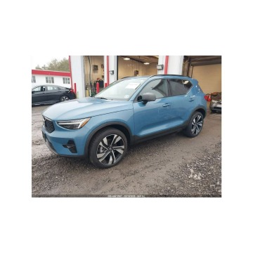 Volvo   SUV 2024,  2.0 benzyna, automat - Na sprzedaż za 65 000 zł - Tarnów - zdjęcie 2
