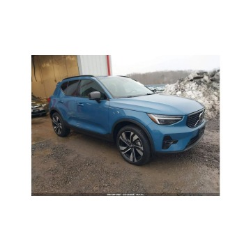 Volvo XC 40 - 4x4 / najbogatsza wersja ULTIMATE / niski przebieg