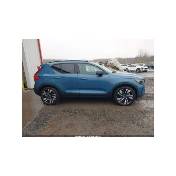 Volvo   SUV 2024,  2.0 benzyna, automat - Na sprzedaż za 65 000 zł - Tarnów - zdjęcie 4