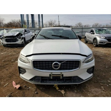 Volvo S60  Sedan/Limuzyna 2019,  2.0 benzyna, automat - Na sprzedaż za 35 000 zł - Tarnów - zdjęcie 3