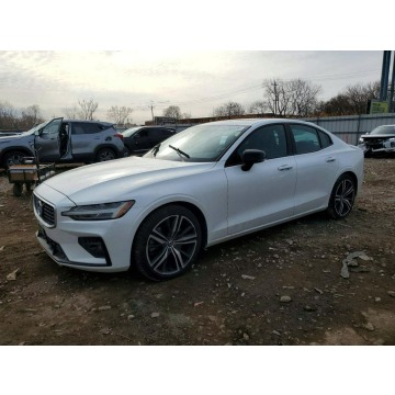 Volvo S60  Sedan/Limuzyna 2019,  2.0 benzyna, automat - Na sprzedaż za 35 000 zł - Tarnów - zdjęcie 2