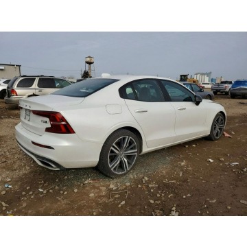 Volvo S60  Sedan/Limuzyna 2019,  2.0 benzyna, automat - Na sprzedaż za 35 000 zł - Tarnów - zdjęcie 4