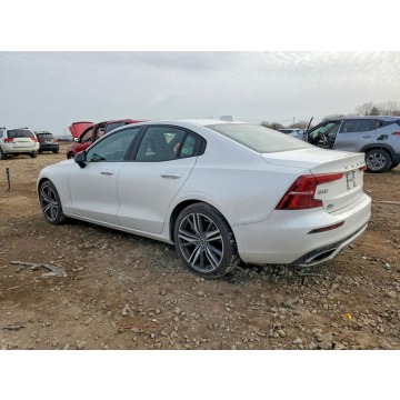 Volvo S60  Sedan/Limuzyna 2019,  2.0 benzyna, automat - Na sprzedaż za 35 000 zł - Tarnów - zdjęcie 5
