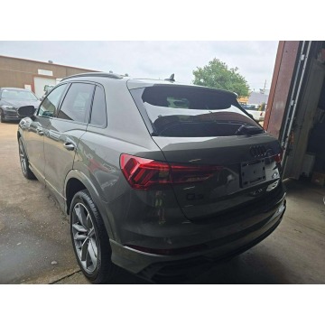 Audi Q3  SUV 2023,  2.0 benzyna, automat - Na sprzedaż za 59 000 zł - Tarnów - zdjęcie 3