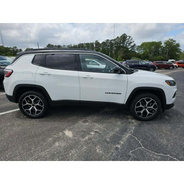 Jeep Compass  SUV 2025,  2.0 benzyna, automat - Na sprzedaż za 55 000 zł - Tarnów - zdjęcie 2