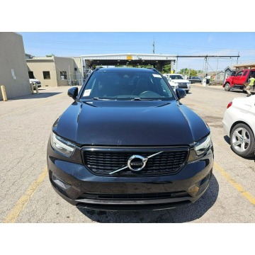 Volvo   SUV 2020,  2.0 benzyna, automat - Na sprzedaż za 39 000 zł - Tarnów - zdjęcie 2