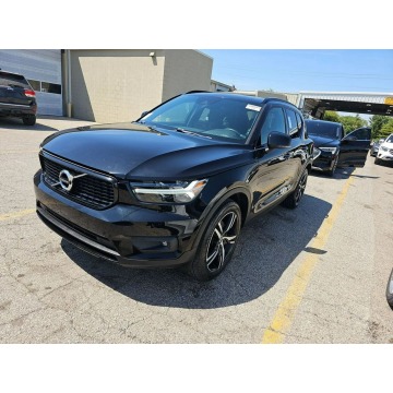 Volvo XC 40 - AWD / R-Design / niski przebieg