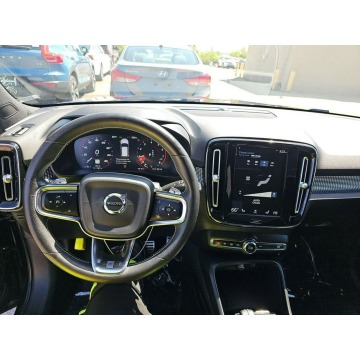 Volvo   SUV 2020,  2.0 benzyna, automat - Na sprzedaż za 39 000 zł - Tarnów - zdjęcie 10