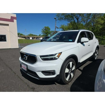 Volvo XC 40 - AWD / Momentum / niski przebieg