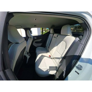 Volvo   SUV 2019,  2.0 benzyna, automat - Na sprzedaż za 39 000 zł - Tarnów - zdjęcie 9